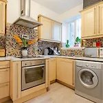 The Whole Flat With Terrace 1 Min To Earls Court Station For 3 Guests