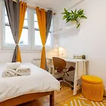 The Whole Flat With Terrace 1 Min To Earls Court Station For 3 Guests