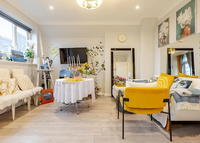The Whole Flat With Terrace 1 Min To Earls Court Station For 3 Guests