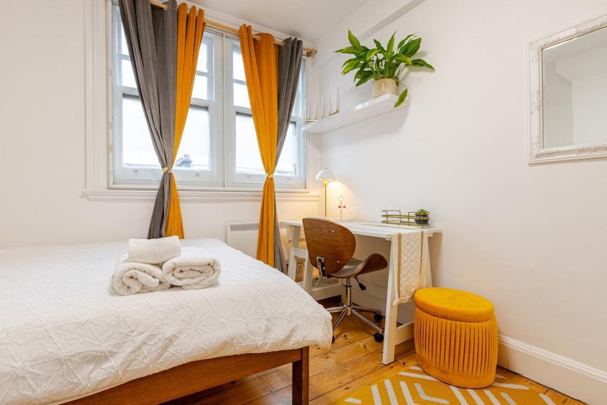 The Whole Flat With Terrace 1 Min To Earls Court Station For 3 Guests *