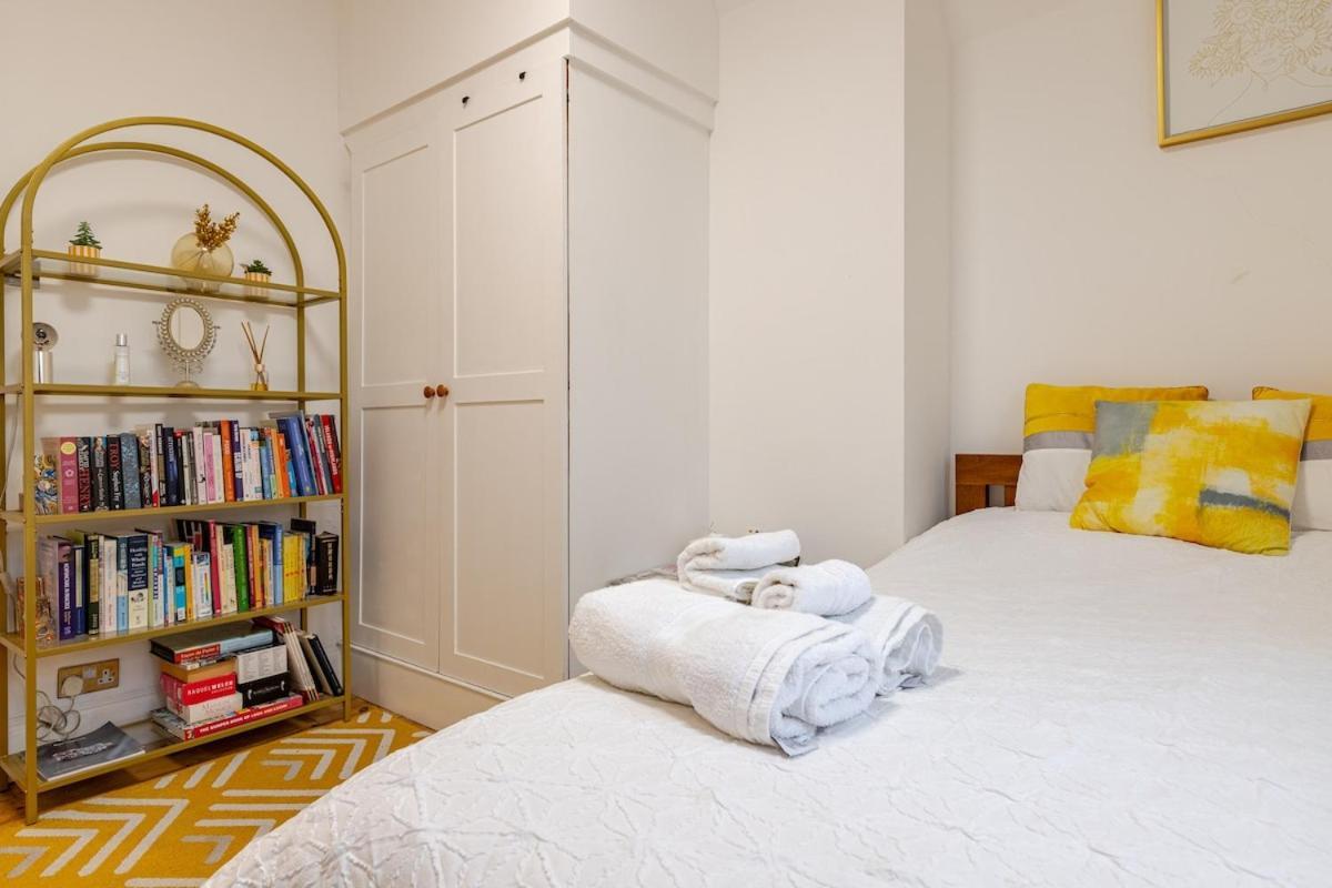 Appartamento The Whole Flat With Terrace 1 Min To Earls Court Station For 3 Guests