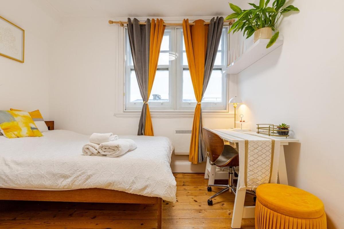 The Whole Flat With Terrace 1 Min To Earls Court Station For 3 Guests Appartamento