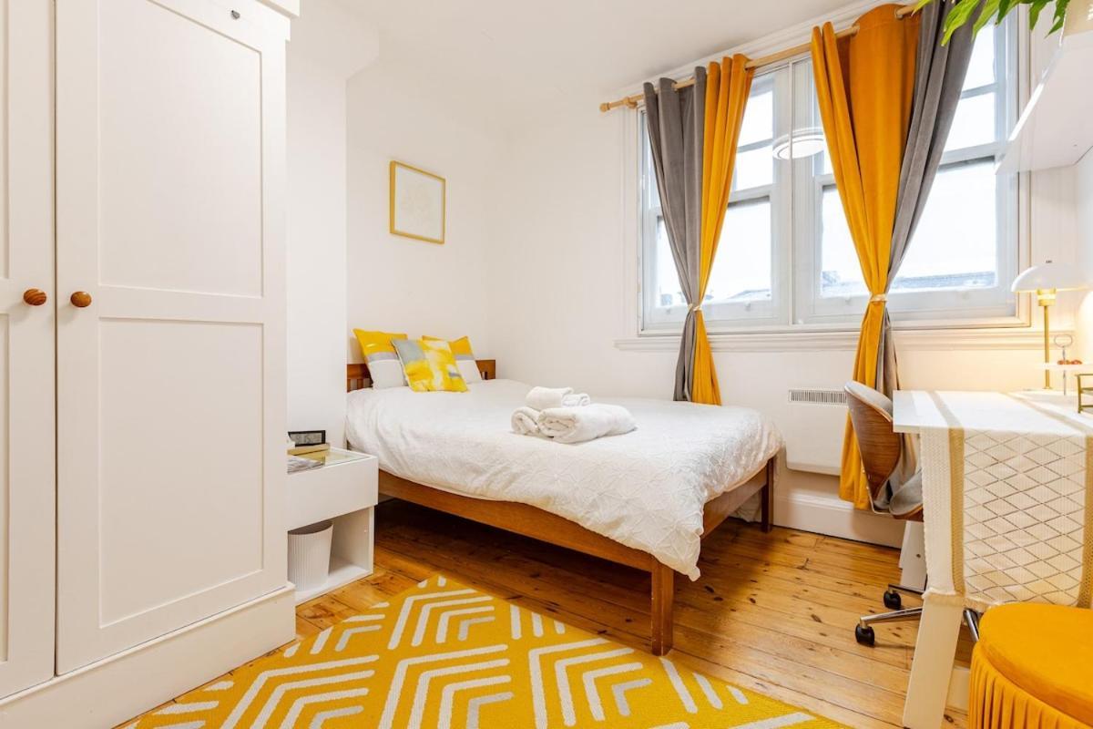 The Whole Flat With Terrace 1 Min To Earls Court Station For 3 Guests Londra