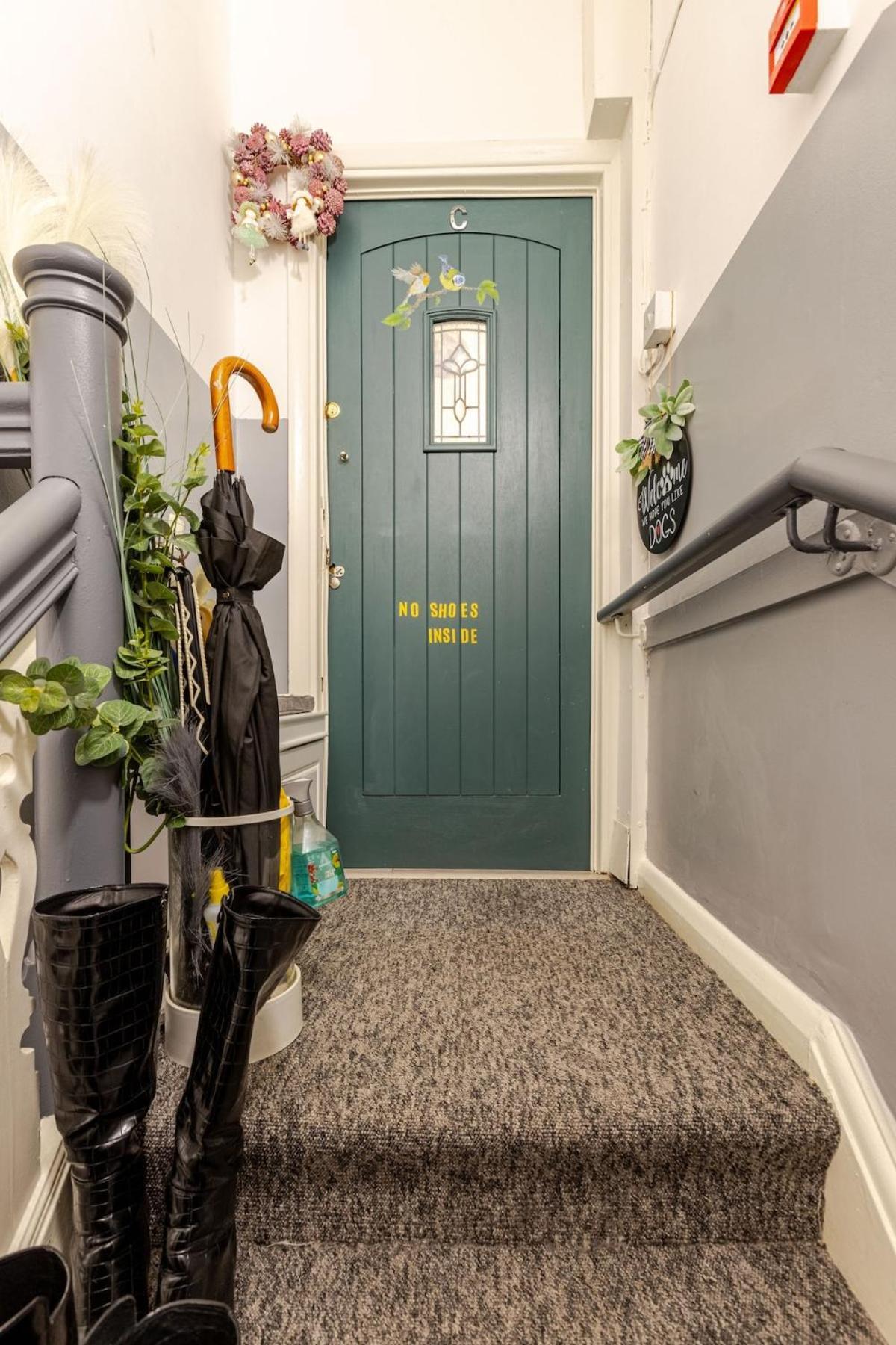 The Whole Flat With Terrace 1 Min To Earls Court Station For 3 Guests Appartamento Londra