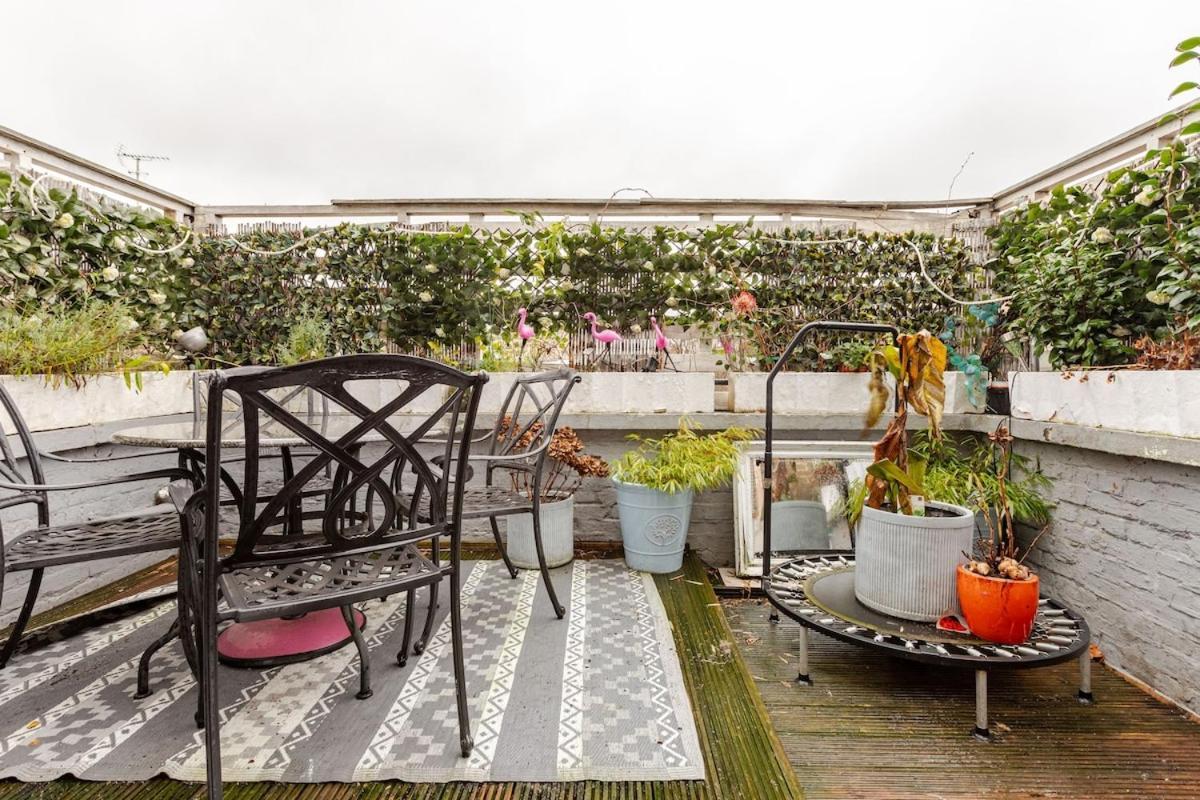 The Whole Flat With Terrace 1 Min To Earls Court Station For 3 Guests Appartamento