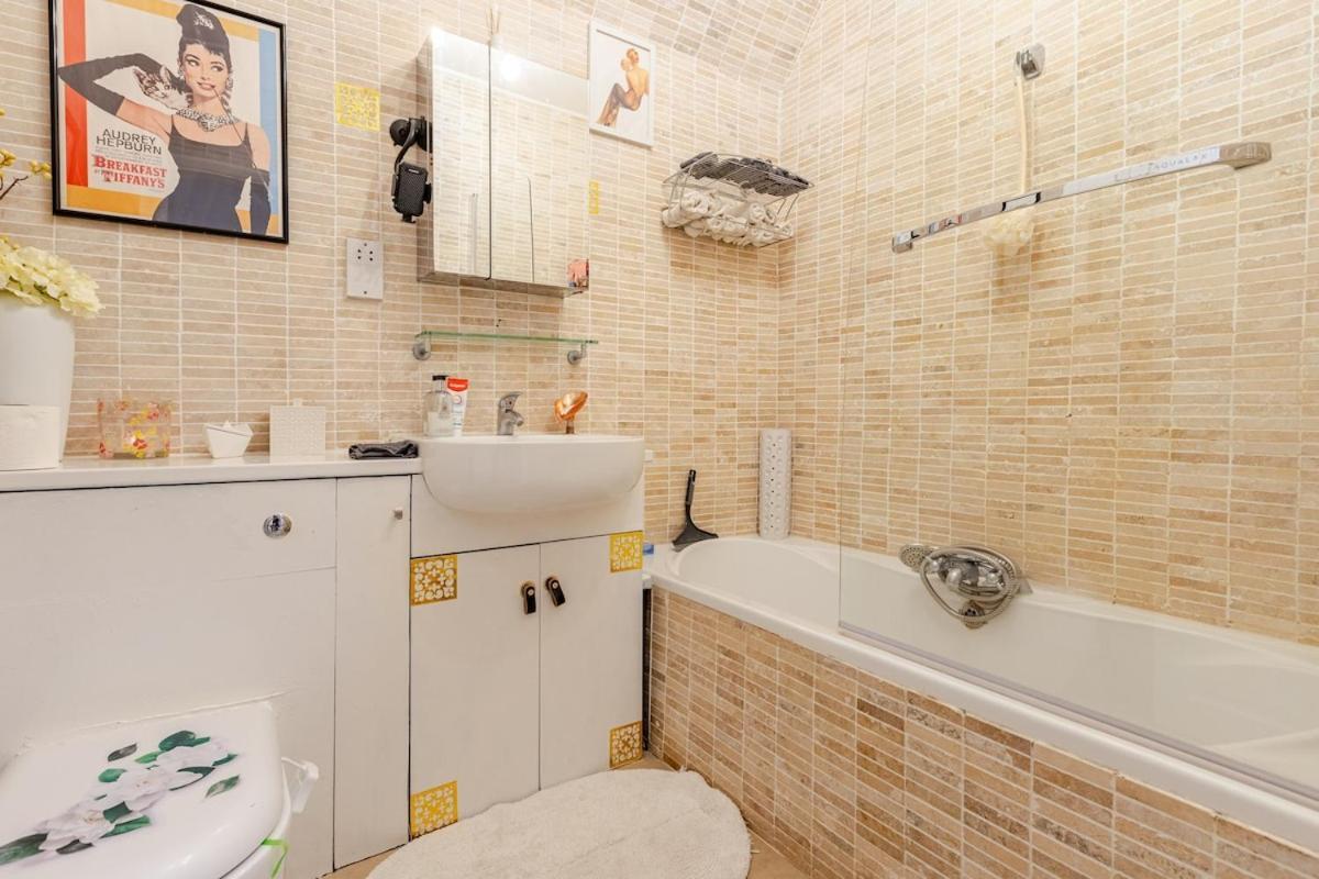 Appartamento The Whole Flat With Terrace 1 Min To Earls Court Station For 3 Guests Londra